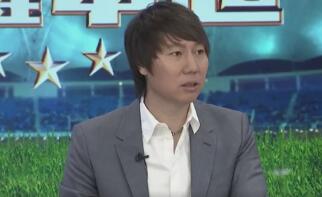阿郎（周润发）年青时作为超卓的赛车手很是放肆放任不羁，却无妨碍大族女波波（张艾嘉）对其一往情深，波波掉臂家人否决同他成婚并怀下身孕后，发 现阿郎背着她还有其它女人，愤然离往。波波分娩之际，阿郎加入不法赛车撞死差人进狱，波波也因被母亲和大夫奉告婴儿夭折往了美国。出狱后，阿郎很为之前行 为惭愧，从孤儿院找回儿子取名波仔（黄坤玄），父子二人起头相依为命过日子。 十年后，已有未婚夫的波波回港又遇阿郎，得知波仔是本身的儿子后想将其带往美国，心里仍深爱波波的阿郎为了证实本身已有完全改变，决议掉臂年数和身体状态再战赛场。